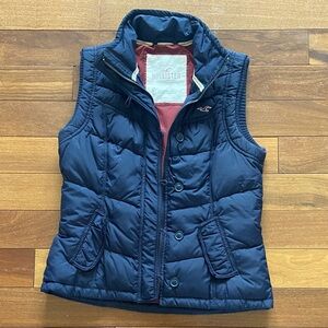 HOLLISTER VEST JACKET SIZE LARGE FITTED STYLE CAN FIT SMALLER DOWN
